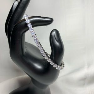 Tennis bracelet made with Swarovski crystals